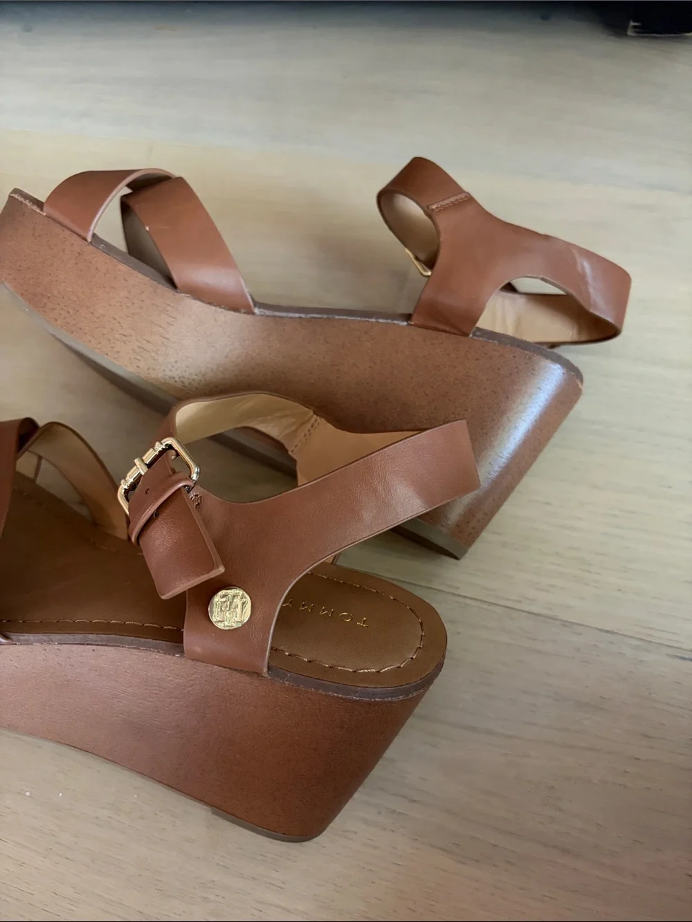 Tommy Hilfiger Women's Dark Camel Brown Cross-Strap Wedge Sandals Sz 9